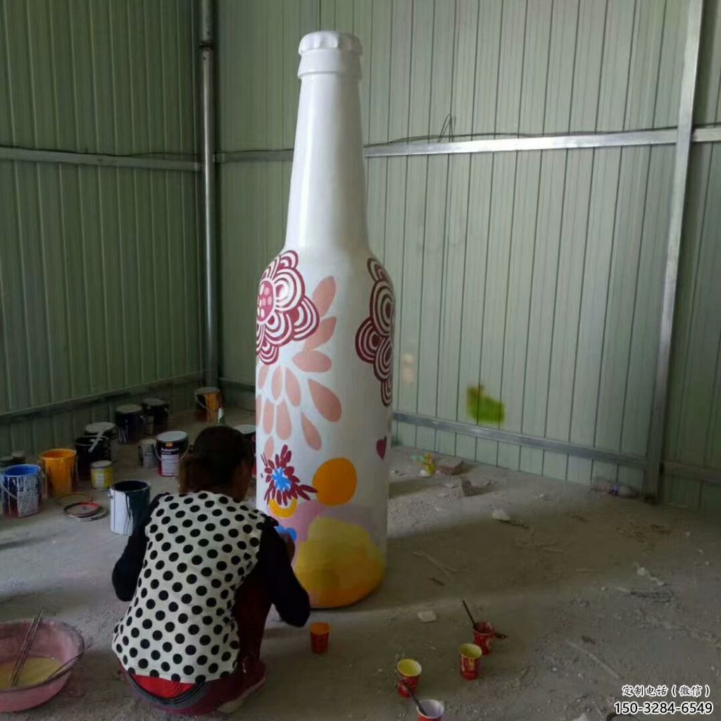 酒瓶彩繪雕塑,公園小區擺件,玻璃鋼噴漆工藝 酒瓶彩繪雕塑,公園小區擺件,玻璃鋼噴漆工藝