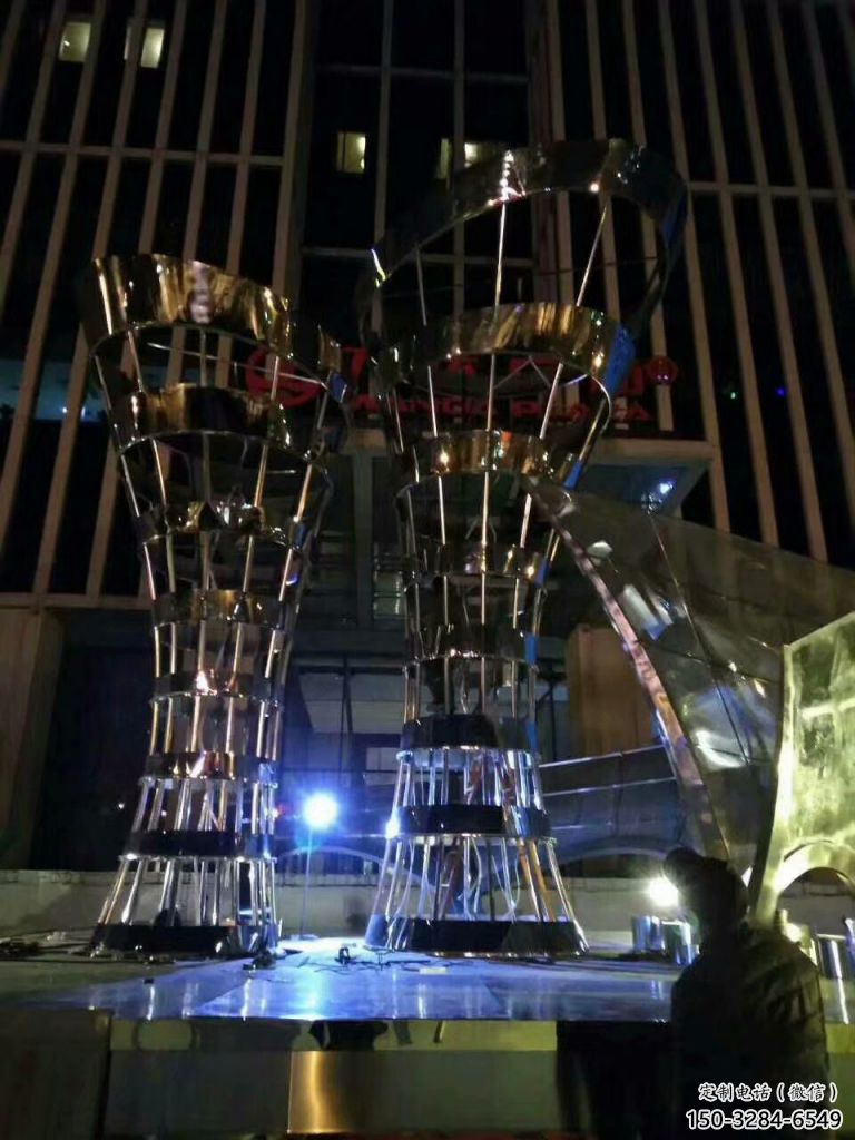 鏤空酒瓶雕塑廠家,公園不銹鋼酒瓶雕塑制作 鏤空酒瓶雕塑廠家,公園不銹鋼酒瓶雕塑制作