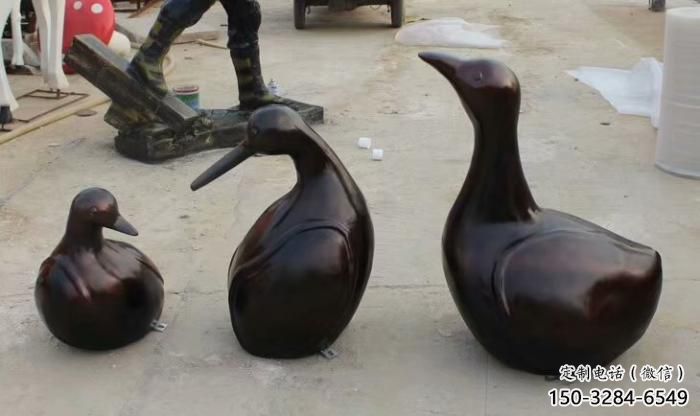 玻璃鋼仿古天鵝雕塑 庭院彩繪雕塑 田間小品 玻璃鋼仿古天鵝雕塑 庭院彩繪雕塑 田間小品