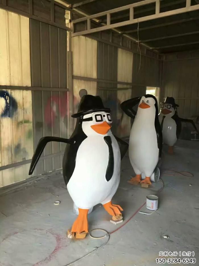 園林玻璃鋼企鵝雕塑 城市廣場雕塑 步行街擺件 園林玻璃鋼企鵝雕塑 城市廣場雕塑 步行街擺件