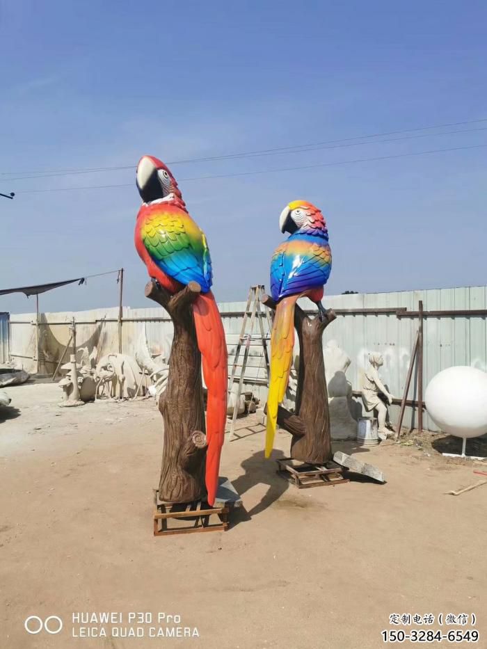 城市玻璃鋼鸚鵡雕塑 風景區(qū)彩繪雕塑 抽象擺件