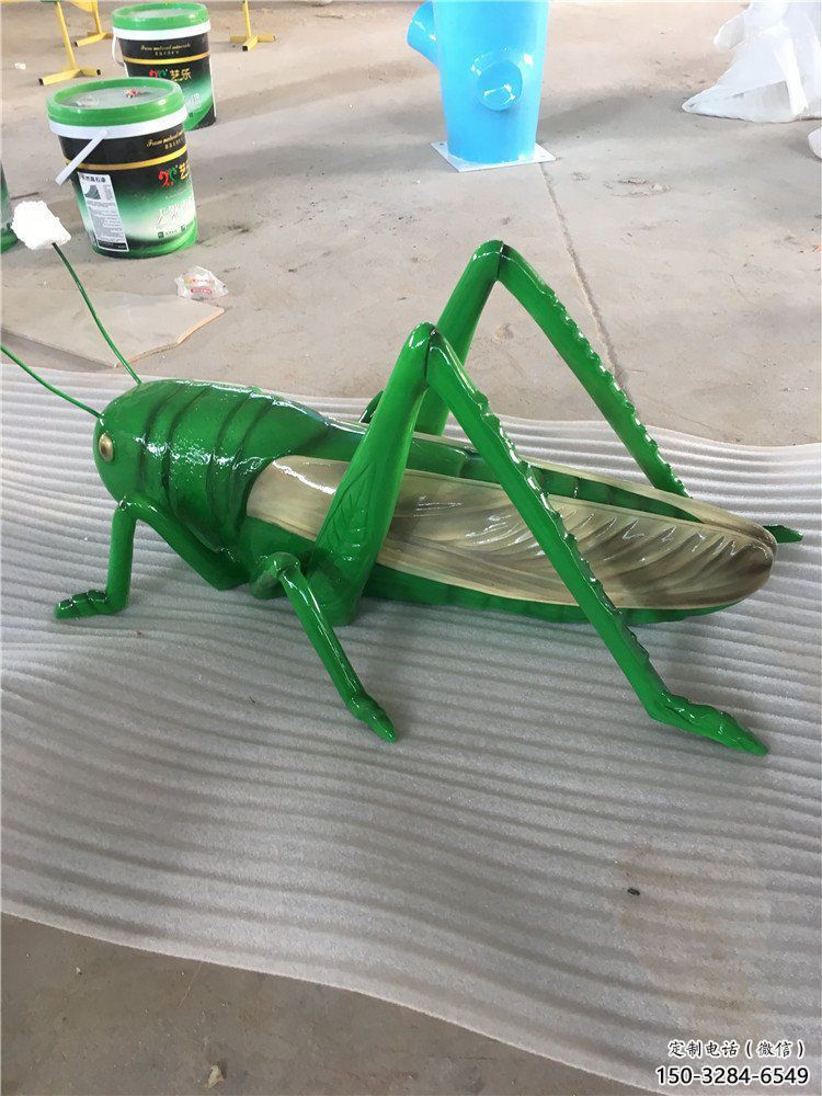 大型蟈蟈雕塑 商業(yè)街廣場雕塑 彩繪擺件 大型蟈蟈雕塑 商業(yè)街廣場雕塑 彩繪擺件