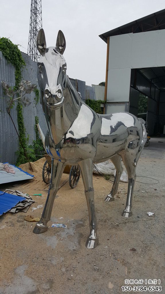 景區(qū)戰(zhàn)馬雕塑,動物主題,彩繪工藝 景區(qū)戰(zhàn)馬雕塑,動物主題,彩繪工藝