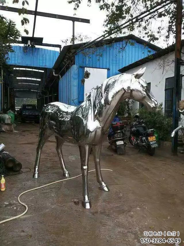 青海庭院戰(zhàn)馬雕塑，動(dòng)物主題，拋光工藝