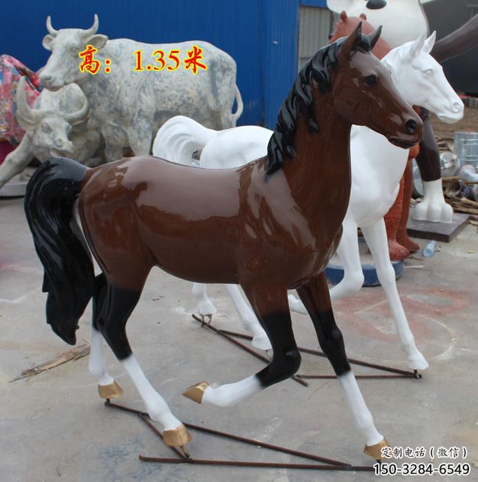 街道小馬雕塑廠家，景觀擺件，鍍金工藝