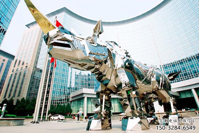 操場(chǎng)犀牛雕塑，鏤空海洋雕塑，噴砂制造