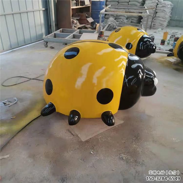 售樓部瓢蟲雕塑，噴砂發光雕塑，彩繪題材