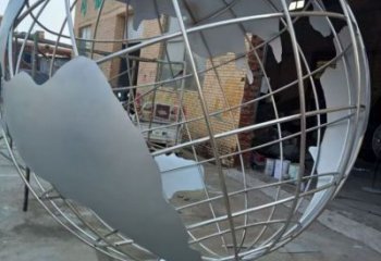 步行街地球儀雕塑，鑄銅景觀雕塑，鏤空方式
