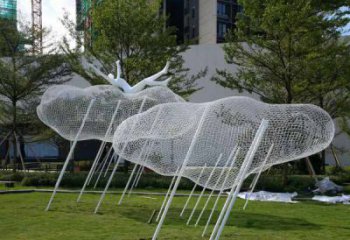 園林云朵雕塑，噴漆景觀雕塑，網(wǎng)格形式