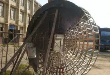 小區(qū)銅錢雕塑，拉絲景觀雕塑，抽象效果