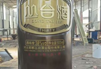 室內(nèi)酒瓶雕塑，拉絲景觀雕塑，抽象效果