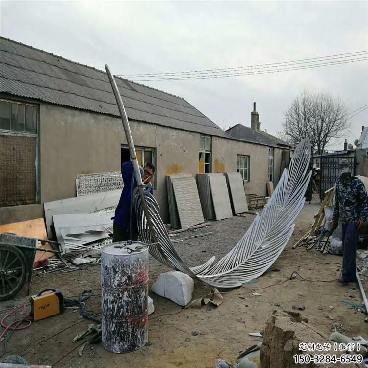 仿古羽毛雕塑 騰飛草地小品 房地產雕塑 仿古羽毛雕塑 騰飛草地小品 房地產雕塑