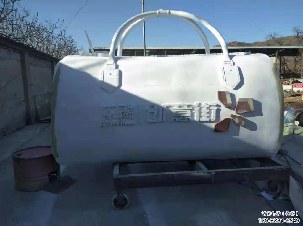 拉絲包包雕塑 鏤空創(chuàng)意擺件 別墅區(qū)雕塑 拉絲包包雕塑 鏤空創(chuàng)意擺件 別墅區(qū)雕塑