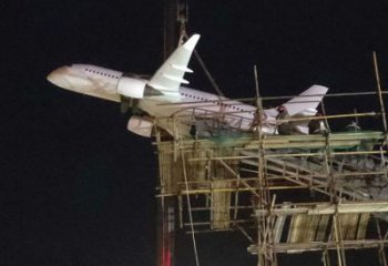 農(nóng)村飛機雕塑 抽象藝術擺件 烤漆雕塑