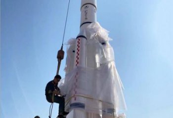 街道火箭雕塑 現代景觀擺件 彩繪雕塑