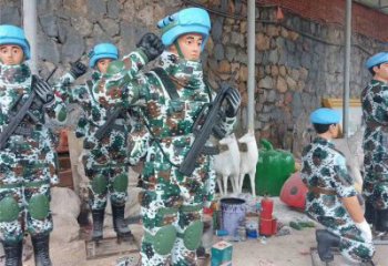 鑄銅武警雕塑 黃銅警察雕塑 步行街戰(zhàn)士雕塑