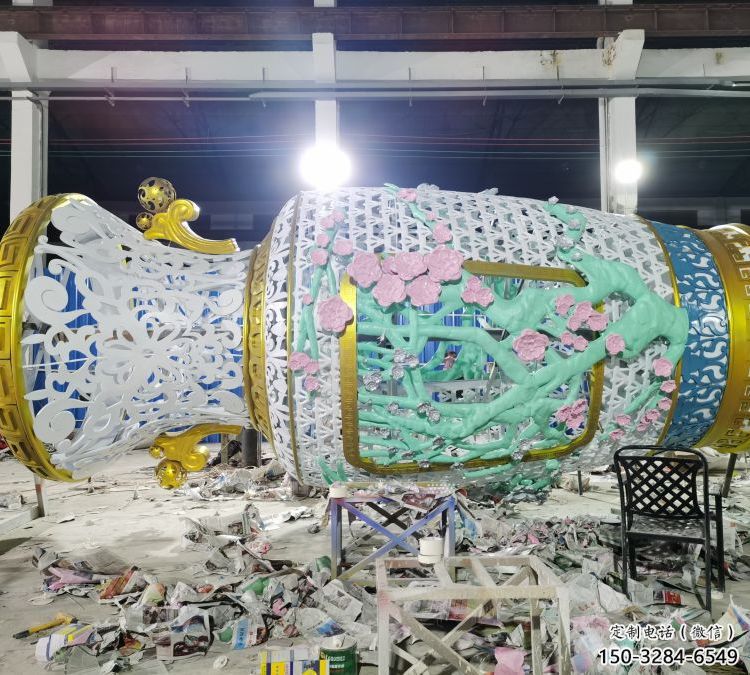 草地花瓶雕塑 現代雕塑 大型瓶子雕塑 草地花瓶雕塑 現代雕塑 大型瓶子雕塑