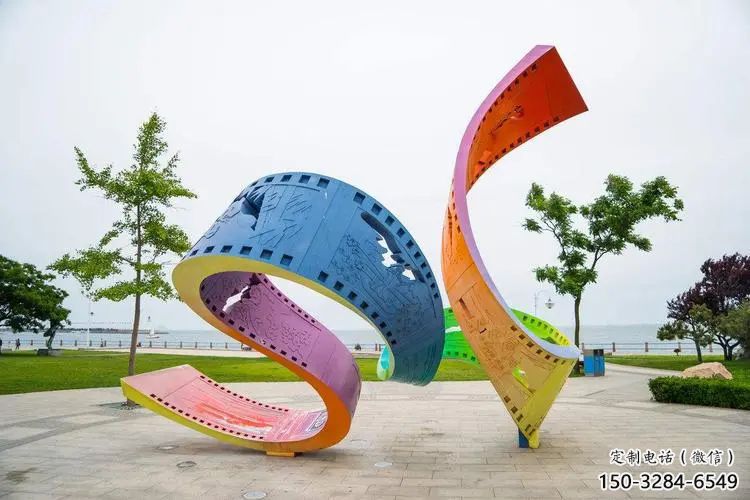 美陳膠卷雕塑 異形噴水膠片雕塑 酒店雕塑 美陳膠卷雕塑 異形噴水膠片雕塑 酒店雕塑