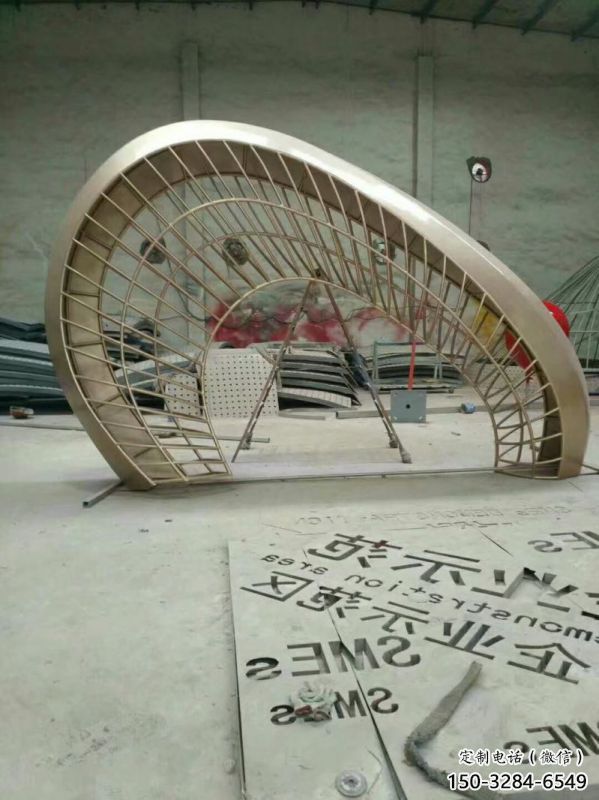 鏤空創(chuàng)意不銹鋼大門雕塑