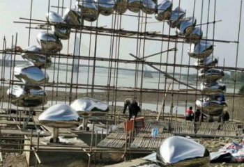 鵝卵石門頭雕塑，創(chuàng)意藝術(shù)設(shè)計(jì)，不銹鋼景觀大門雕塑