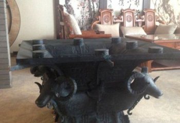 鑄銅四羊方尊紋路雕塑