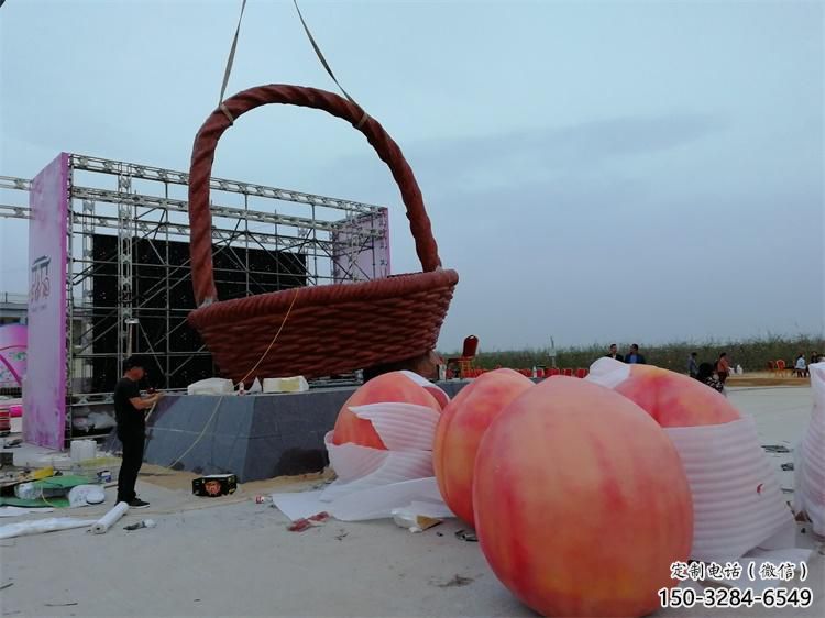 果籃雕塑供求,中式工藝,桃子果籃雕塑精選 果籃雕塑供求,中式工藝,桃子果籃雕塑精選