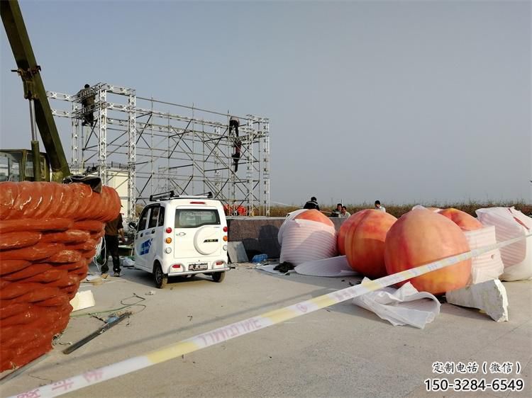 桃子景觀雕塑批發(fā)，街頭藝術(shù)，桃子果籃雕塑展品