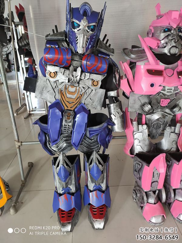 機甲小擎天柱和小紅蜂雕塑 機甲小擎天柱和小紅蜂雕塑