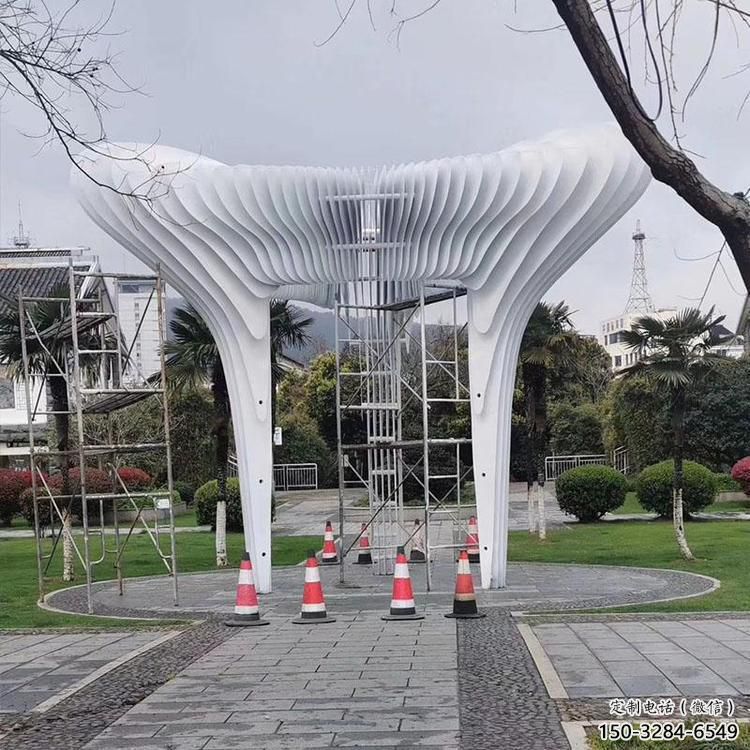 精神堡壘雕塑，折紙藝術形式，城市景觀建筑雕塑