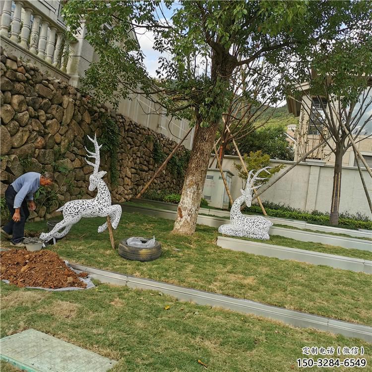 美陳小鹿雕塑供應,城區小品,鏤空小鹿雕塑制造商 美陳小鹿雕塑供應,城區小品,鏤空小鹿雕塑制造商