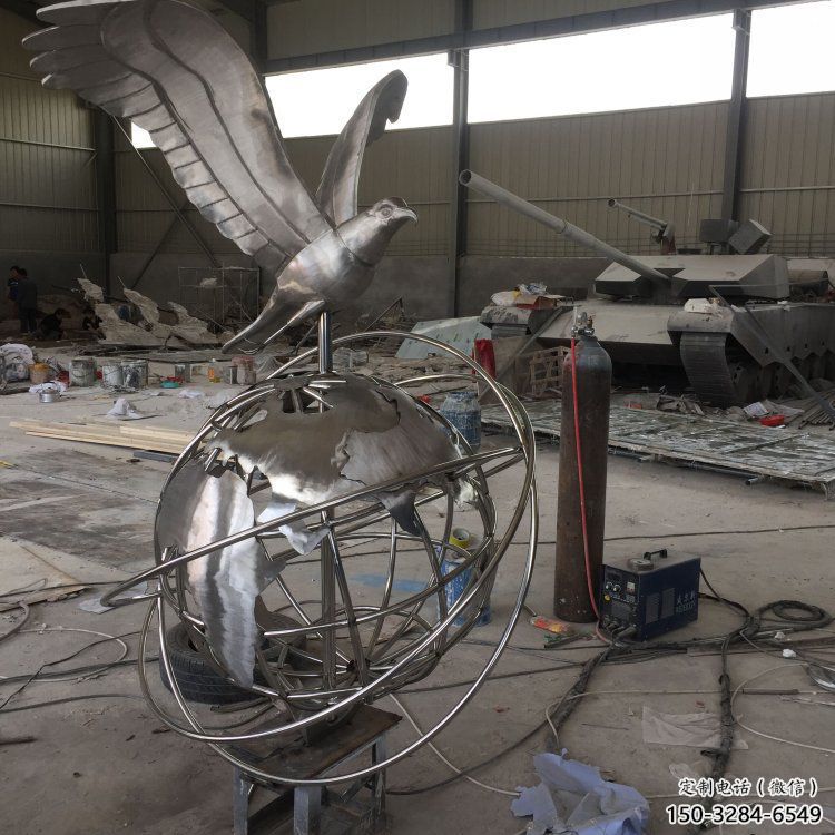 地球儀雕塑選用，美陳雕塑，金屬老鷹踩地球儀雕塑標準