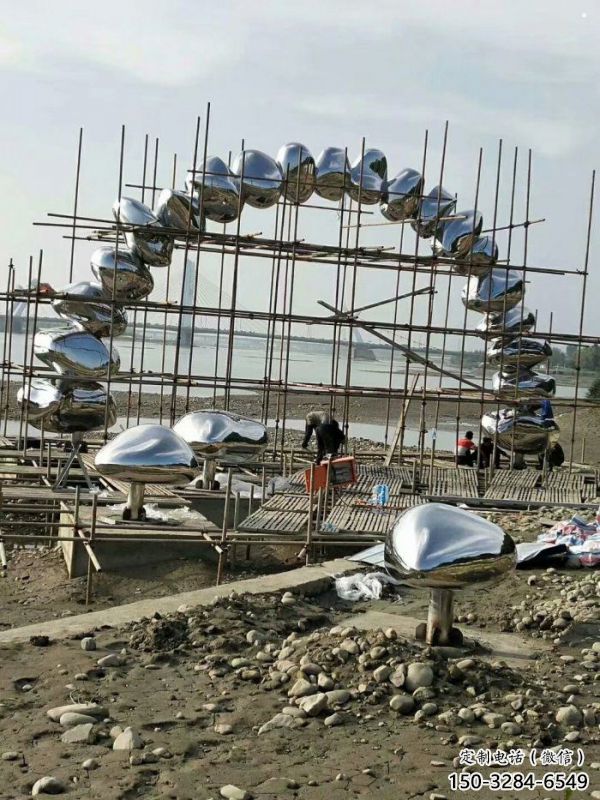 鵝卵石門頭雕塑，創(chuàng)意藝術(shù)設(shè)計(jì)，不銹鋼景觀大門雕塑