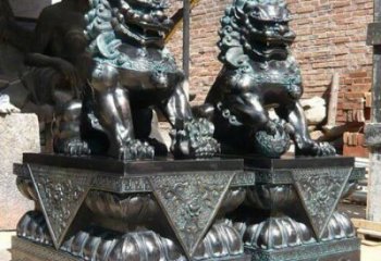 青銅獅子雕塑供應(yīng)，城區(qū)小品，戶外蹲獅雕塑制造商