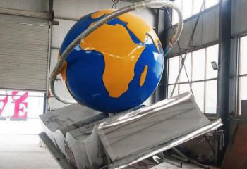 書籍地球儀雕塑廠家，不銹鋼材質(zhì)，校園景觀雕塑