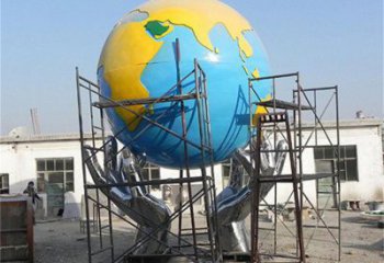 地球儀雕塑制作，村標概念，鍛鋼手托地球儀雕塑廠家