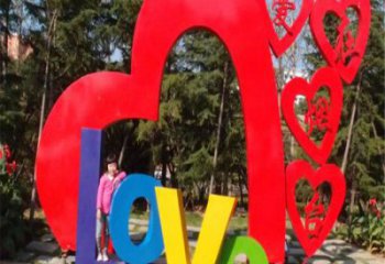 街道景觀雕塑，鍛造字母雕塑，彩繪效果