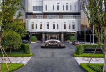 大型方孔球雕塑廠家，花園小品，不銹鋼方孔球雕塑常用