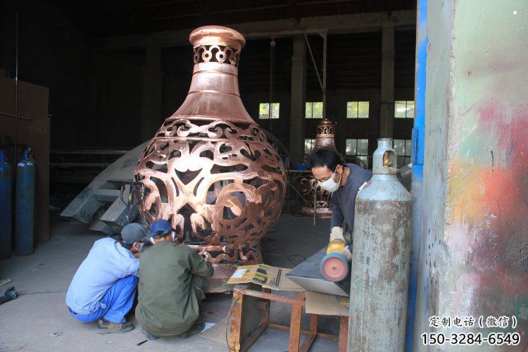 銅花瓶雕塑定做,廣場雕塑,室外銅花瓶雕塑提供 銅花瓶雕塑定做,廣場雕塑,室外銅花瓶雕塑提供