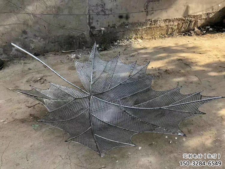 鐵藝楓葉雕塑工廠，多彩藝術(shù)，鏤空楓葉雕塑供應(yīng)