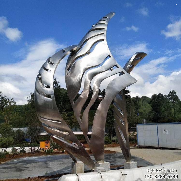 鏡面樹葉雕塑定制，村標(biāo)概念，不銹鋼鏡面樹葉雕塑預(yù)定