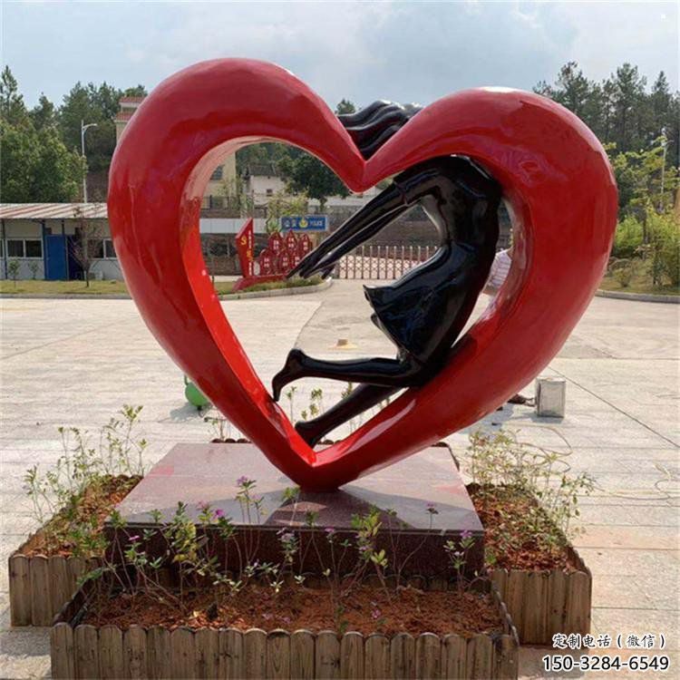 街道心形人物雕塑 街道心形人物雕塑