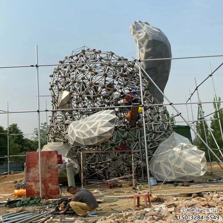 熊貓雕塑工廠標(biāo)準(zhǔn),多彩藝術(shù),鏤空切面熊貓雕塑供應(yīng) 熊貓雕塑工廠標(biāo)準(zhǔn),多彩藝術(shù),鏤空切面熊貓雕塑供應(yīng)