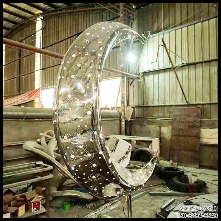 月亮雕塑訂做供需，景區(qū)雕塑，燈光鏤空月亮雕塑定價