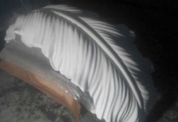 羽毛雕塑供應(yīng)，花園小品，酒店玻璃鋼羽毛雕塑展品