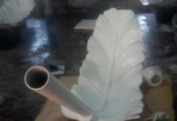 羽毛雕塑服務(wù)商，噴泉雕塑，玻璃鋼羽毛雕塑訂做