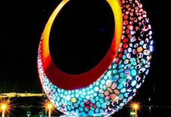 燈光圓環(huán)雕塑廠，鏤空原理設(shè)計，不銹鋼圓環(huán)雕塑生產(chǎn)商