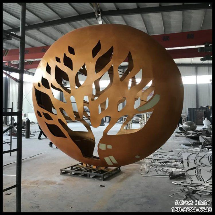 彩繪月牙雕塑 彩繪月牙雕塑