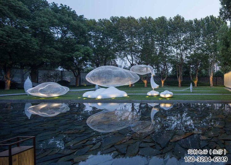 云朵雕塑供應(yīng)，花園小品，戶外鏤空云朵雕塑展品