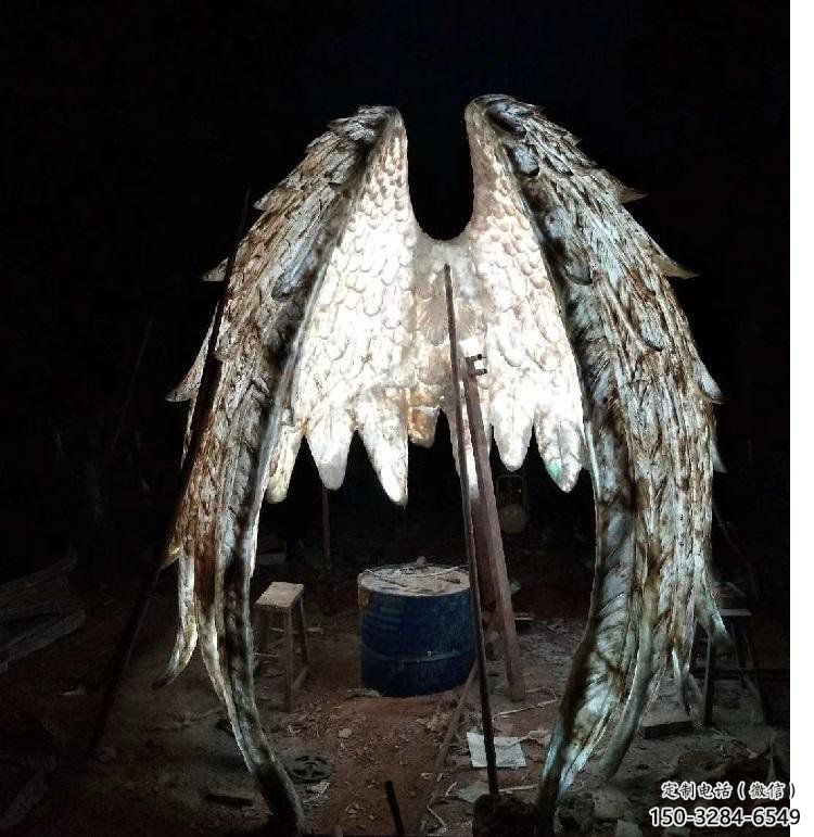 城市翅膀雕塑，網格燈光雕塑，古銅效果