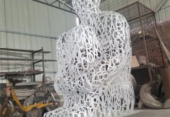 南明大型鏤空人物雕塑常用，戶外擺放，鐵藝字母人物雕塑展示
